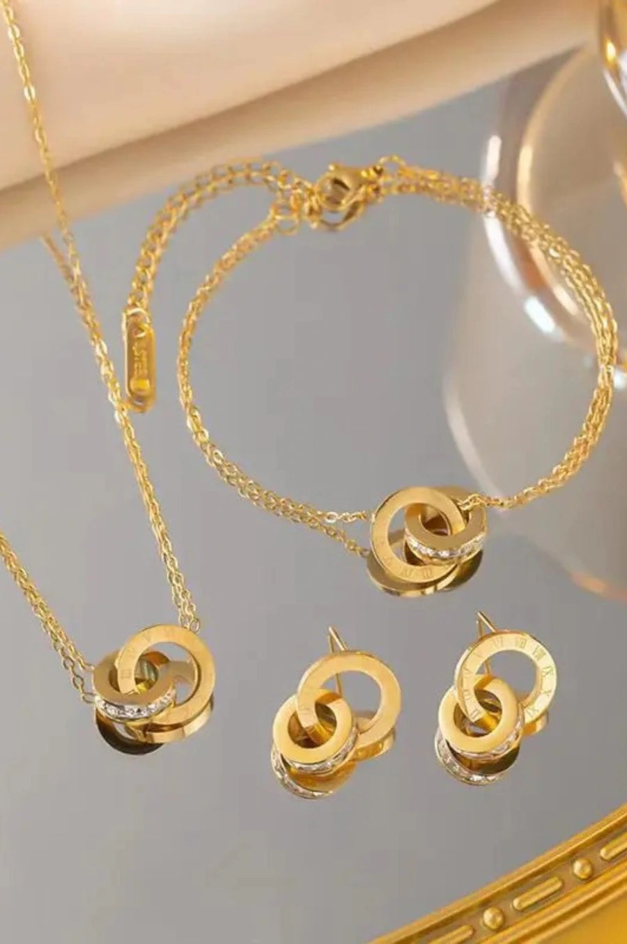 18-Karat Gold Vergoldetes Luxusset Ohrringe, Kette, Armband