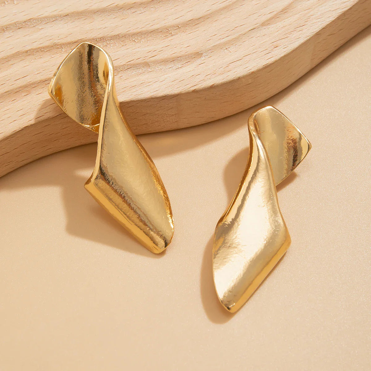 18 Karat Gold vergoldete Ohrringe im Vintage-Stil