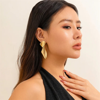 18 Karat Gold vergoldete Ohrringe im Vintage-Stil