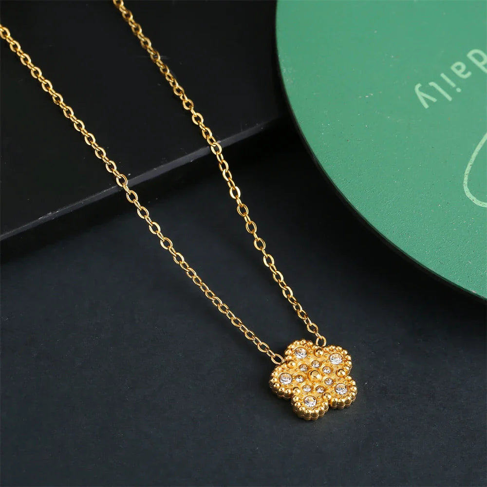 18 Karat Gold Vergoldetes Schmuckset mit Blumenmotiv